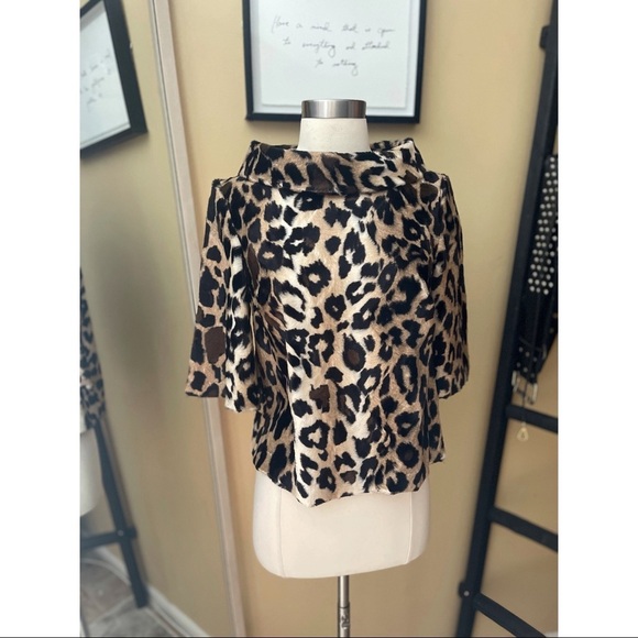 Trina Turk Faux Leopard Roll-Neck 1/2-Sleeve Top sz S - Picture 5 of 5